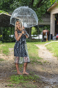 被雨淋湿美丽的农村高清图片