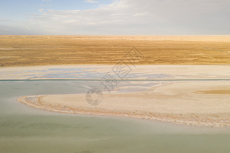 有大片平原背景的盐湖 土地 河 自然 海滩 地面图片