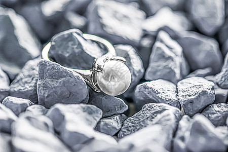 珍珠戒指 首饰和附属品牌 配件 魅力 白色的背景图片
