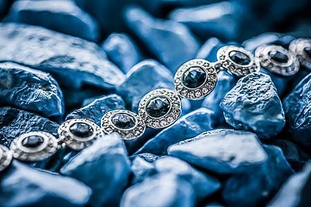 奢华钻石手镯 珠宝和时装品牌 丝绸 假期 爱背景图片