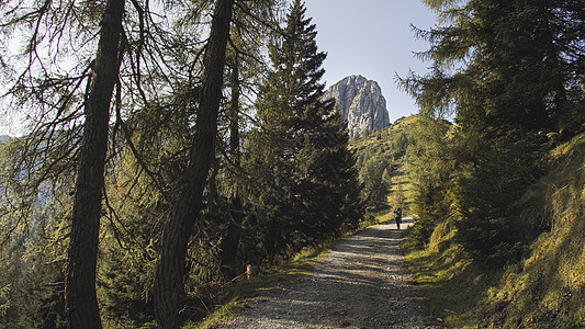 奥地利阿尔卑斯山 穆特拉姆 岩石 国家的 晴天图片