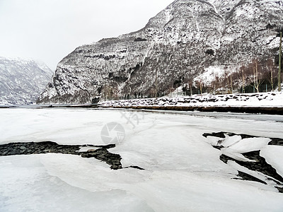 冬季风景冰冻的河湖湾 冰库和挪威 然 美丽图片