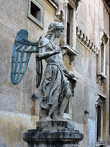 意大利罗马圣安赫洛卡斯特尔圣安热罗的圣迈克尔大天使雕像图片