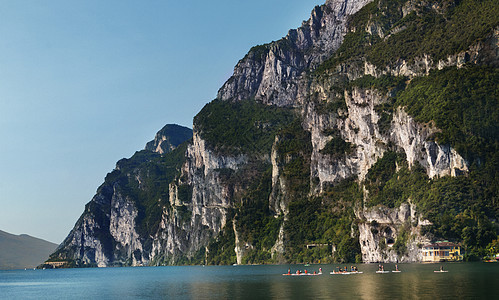 在湖边冲浪 水 冲浪板 冒险 全景 冲浪者 山 自然图片