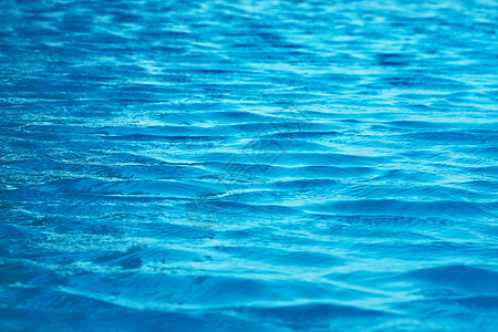 游泳池的水很清澈可以看到水中的地板 自然 海浪图片
