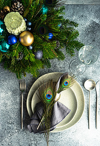 圣诞节晚宴的节日餐桌设置 蓝色的 新年 桌子图片