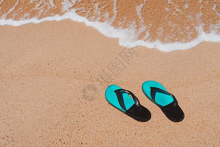 与空间 暑假和夏季假期一起在海边沙滩上滑翔着 鞋类 晴天图片
