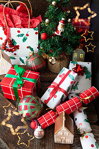圣诞礼物的色彩多彩 礼品包装 包装纸 给礼物 圣诞晚会图片
