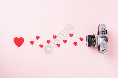 复古相机和红心构图迎宾车 摄影 电影 婚礼背景图片