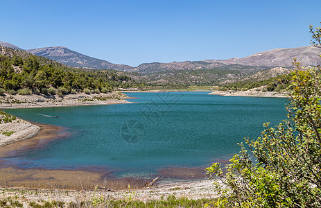 希腊罗兹岛湖 全景 绿松石 该死的 水库 海洋 石头 爱琴海背景图片