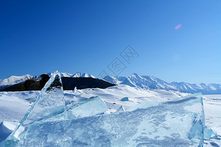 冬天在贝加尔湖岸边 白雪和冰 太阳 支撑 霜图片