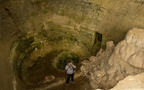 克里米亚山脉的古老洞穴 地下 历史的 游客 文化 假期图片