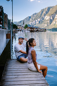 访问奥地利阿尔卑斯山脉奥地利Hallstatter湖Hallstatter湖Hallstatt村 船 反射图片