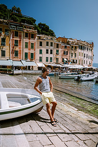 2020年6月 意大利Ligurian海岸的多彩村庄里古里安湾 圣乔治 船图片