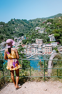 2020年6月 意大利Ligurian海岸的多彩村庄里古里安湾 游客 南欧图片