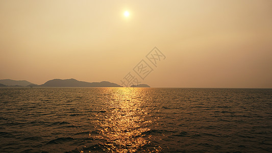 日落在长岛的海面上 普吉岛 泰国 天空 海景 海滩图片