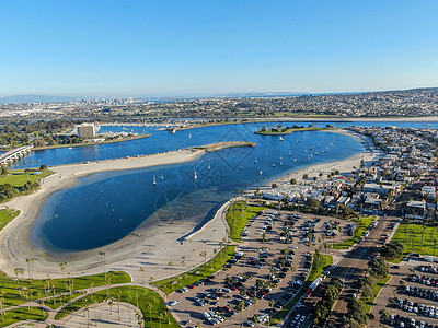美国加利福尼亚州圣迭戈 任务湾和海滩的空中观察 木板路 蓝色的图片