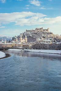 冬季萨尔茨堡全景 白雪历史中心 阳光 旅游图片