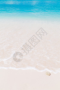 泰国西米兰群岛沙滩上的海浪 山 国家的图片