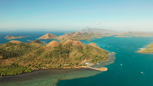 热带岛屿和环礁湖的海景 菲律宾 帕拉万 珊瑚礁图片