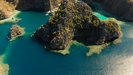 环礁湖和松绿水的海景 树 泻湖 绿松石 热带绿 海滩图片