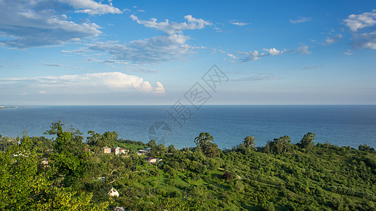 海景与绿色海岸线的风景 假期 水面 旅行 天空 岛图片
