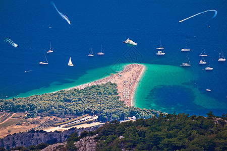 布拉克岛博尔航空视图中著名的Zlatni Rat海滩图片