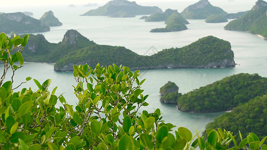 在旅游苏梅岛天堂热带度假胜地附近的 Ang Thong 国家海洋公园鸟瞰海洋岛屿的全景鸟瞰图 泰国湾的群岛 田园诗般的自然背景 图片