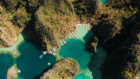 环礁湖和松绿水的海景 晴天 清除 天 凯央根湖图片