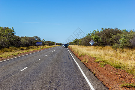 穿过澳大利亚 南澳大利亚 斯图尔特高速公路的甜点 直径公路 蓝色的 地平线图片