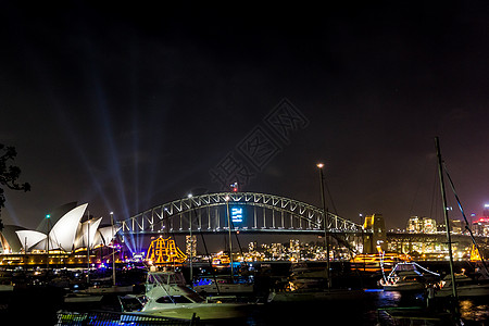 悉尼歌剧院在新年前夕夜幕拍摄 从悉尼麦奎瑞斯角图片