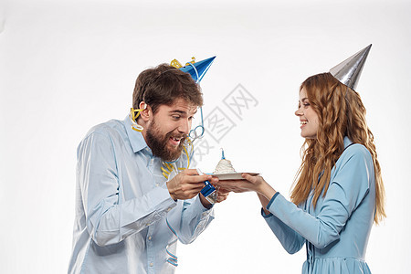 头戴帽子的男女度假和有趣的生日惊喜 幸福 男性图片