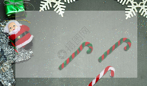 优雅的圣诞背景复制空间 金色雪花和铃铛 闪亮的礼盒黑木纹背景 桌子 假期图片
