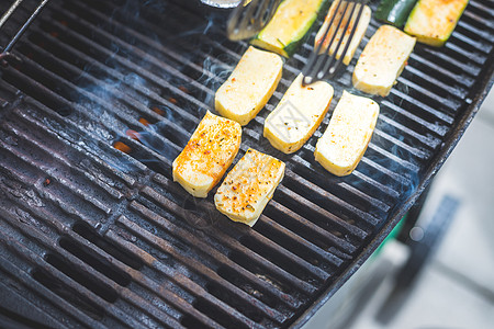 周末BBQ 烤奶酪和蔬菜 在煤气烧烤炉上 室外 蘑菇 户外图片