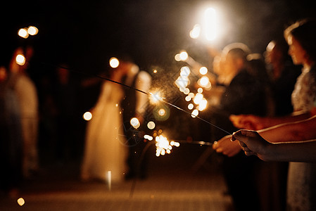 婚礼时的火花 背景上 烟火 水平的 圣诞节 漂亮的图片
