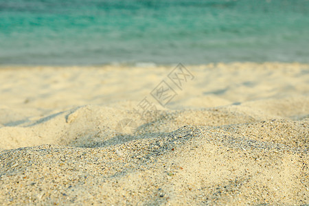 反对蓝色海水水域的海沙文本的 夏季背景 自然图片