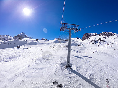 冰川滑雪区 在冬天阳光明媚的天气 高的 季节图片