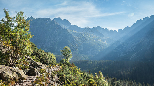 从徒步足迹看塔特拉高山 斯洛伐克 岩石 岭 太阳 宁静图片