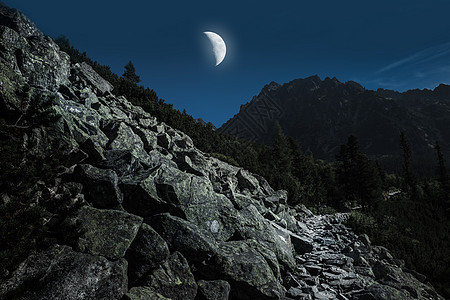 徒步远足的塔特拉高山i月光 爬坡道 夏天 踪迹 月亮图片