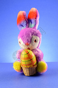 毛绒复活节兔子 礼物 蓝色的 春天 乐趣 篮子 玩具 脸背景图片