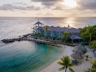 热带热带豪华度假胜地Curacao 配有鲜水海滩和棕榈树 奢侈假期Curacao 水池 夏天图片