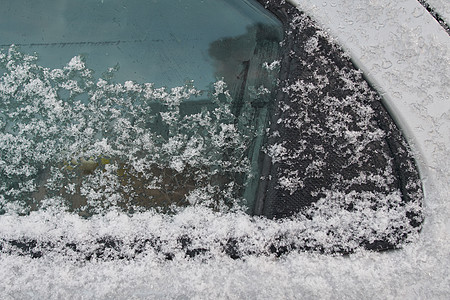 白雪覆盖的车窗自然背景初雪图片