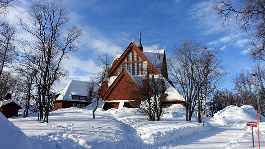 瑞典北部小镇中心的大教堂一瞥 冬天 吸引力 天空图片