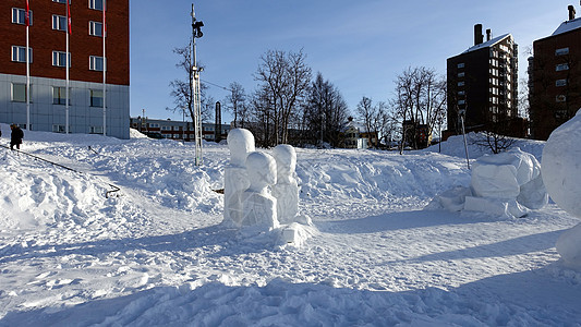 艺术 冬季在瑞典北部基律纳雪雪中心的一个广场上雕冰的石刻 透明的 数字图片