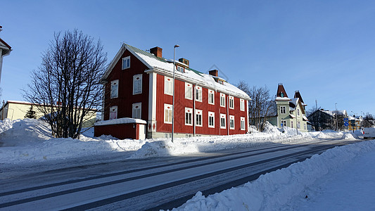 瑞典基律纳 2020 年 2 月 23 日 冬季 基律纳雪域中心街道之一的历史别墅 欧洲 冬天图片