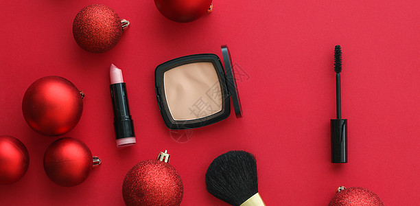 用于美容品牌圣诞促销的化妆品和化妆品产品套装 豪华红色平面背景作为假日设计 圣诞节 美容博客图片
