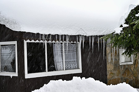 雪屋 一个美丽的冬季风景概念 有建筑和雪 - 是的 村庄图片