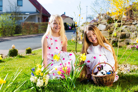 复活节儿童与兔子一起打蛋 春天 孩子 寻蛋 女孩图片