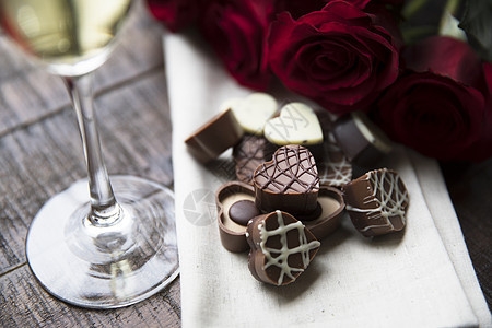 心形巧克力 木制的 婚姻 红色的 玫瑰 饮料 爱 棕色的图片