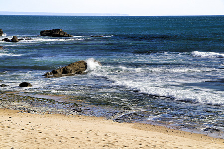 葡萄牙里斯本Estoril的Azarujinha海滩 海滨 海岸线图片